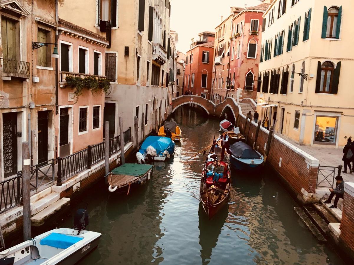 Pink House In Venice City Center Lejlighed Eksteriør billede